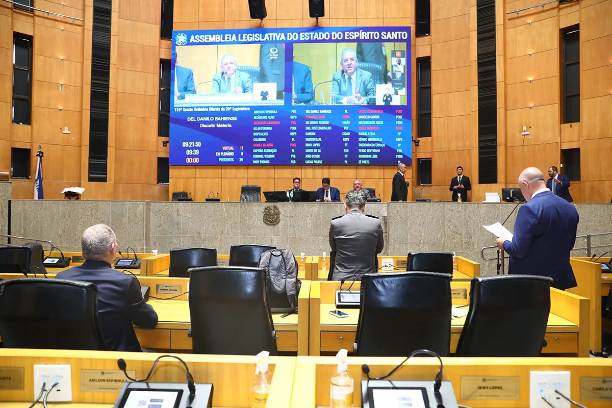 Câmara dos Deputados aprova regras para transição administrativa entre governos federais.