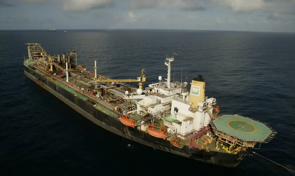 Procuradoria-Geral da Fazenda Nacional recorre contra liminar que suspendeu imposto de exportação de petróleo.