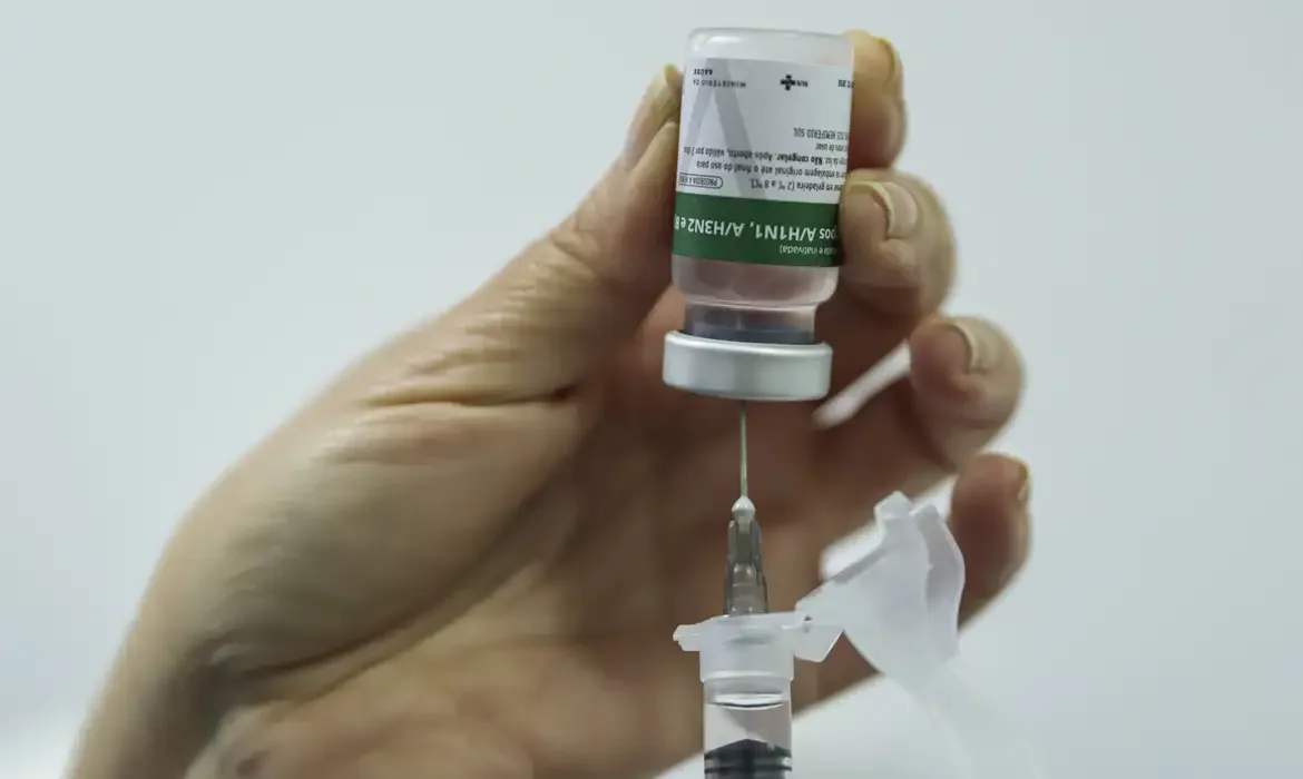 Boletim da Fiocruz indica alerta para síndromes respiratórias em vários estados.