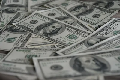 Cotação do dólar cai para R$ 5,06, menor nível em dois anos.