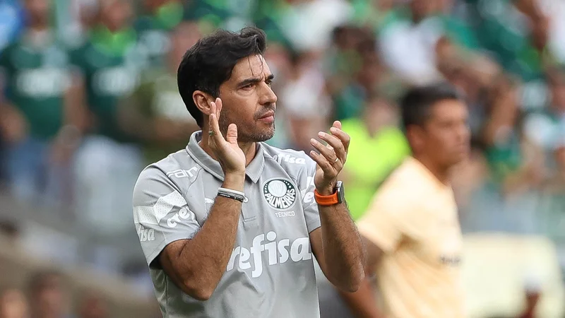 Clube Palmeiras critica decisões do STJD e CBF sobre punições e adiamentos.