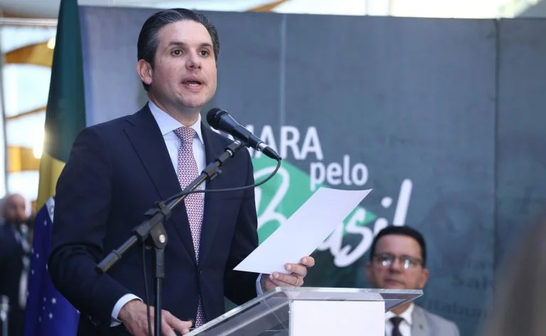 Ex-diretor da Abin, Alexandre Ramagem, é preso nos Estados Unidos por imigração.
