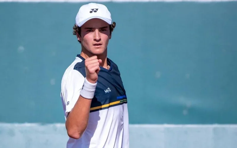 João Fonseca celebra vitória sobre Alejandro Tabilo no ATP 500 de Munique.