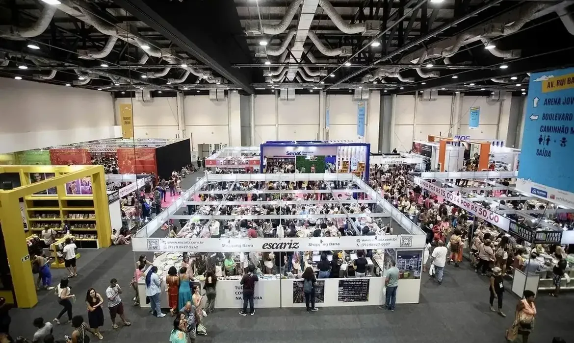 Mapa colaborativo apresenta eventos literários em todo o Brasil, promovendo a cultura.