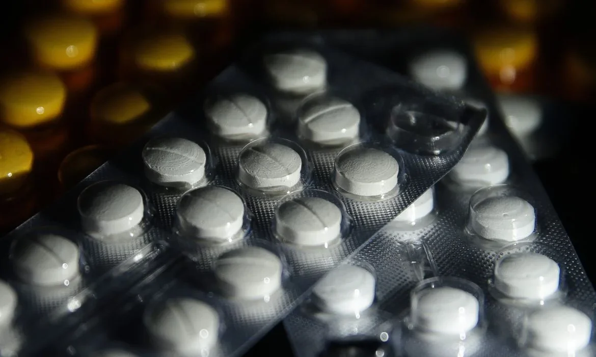 Queda nos preços de medicamentos hospitalares em março de 2023, segundo IPM-H.