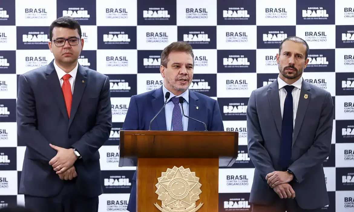 Ministro da Justiça anuncia programa Brasil Contra o Crime Organizado para combater facções.