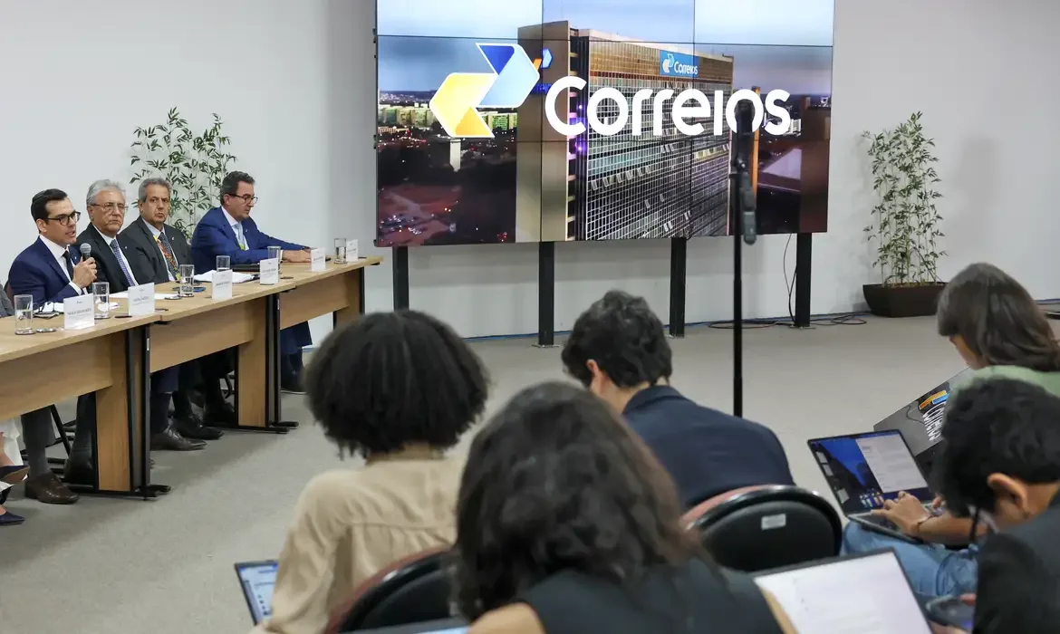 Os Correios apresentam prejuízo significativo devido a processos judiciais e custos operacionais.