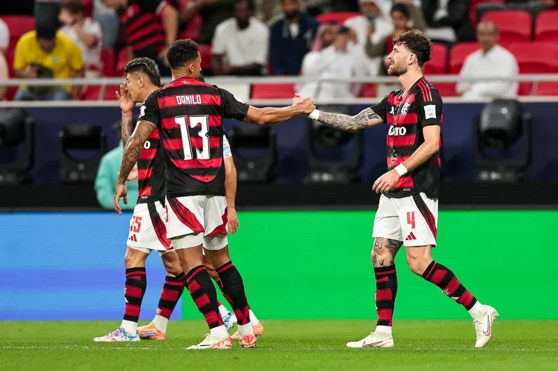 Flamengo e Estudiantes empatam em partida da Copa Libertadores na Argentina.