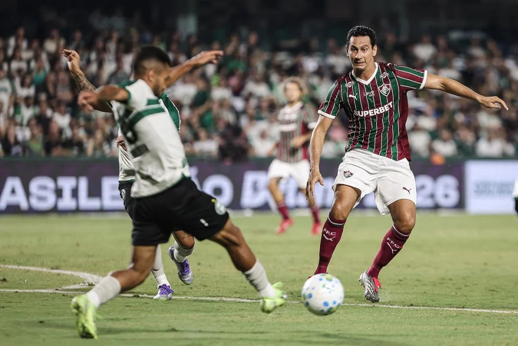 Fluminense empata com Coritiba e perde a vice-liderança no Campeonato Brasileiro.