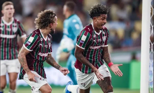 Fluminense celebra vitória sobre Chapecoense com gol de John Kennedy no Campeonato Brasileiro.