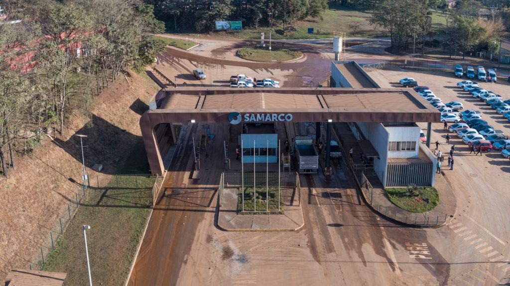 A companhia também informou que manteve 100% do consumo de energia elétrica proveniente de fontes renováveis e rastreadas