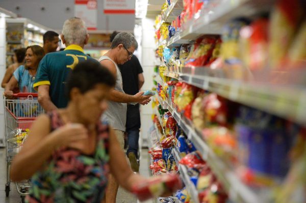No feriado de Tiradentes, na próxima terça-feira (21), os supermercados do Espírito Santo estão autorizados a funcionar das 8h às 18h. Foto: Tânia Rêgo/Agência Brasil