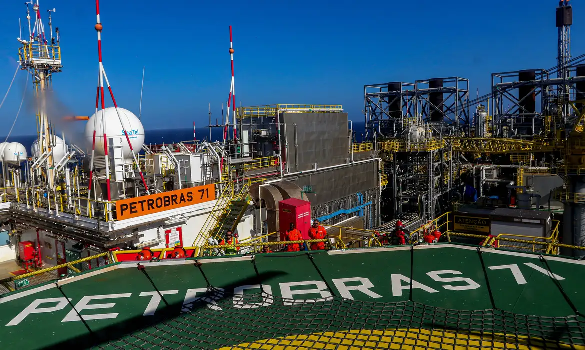Petróleo bruto é um dos principais produtos exportados pelo Espírito Santo: Foto: Tânia Rego/Agência Brasil