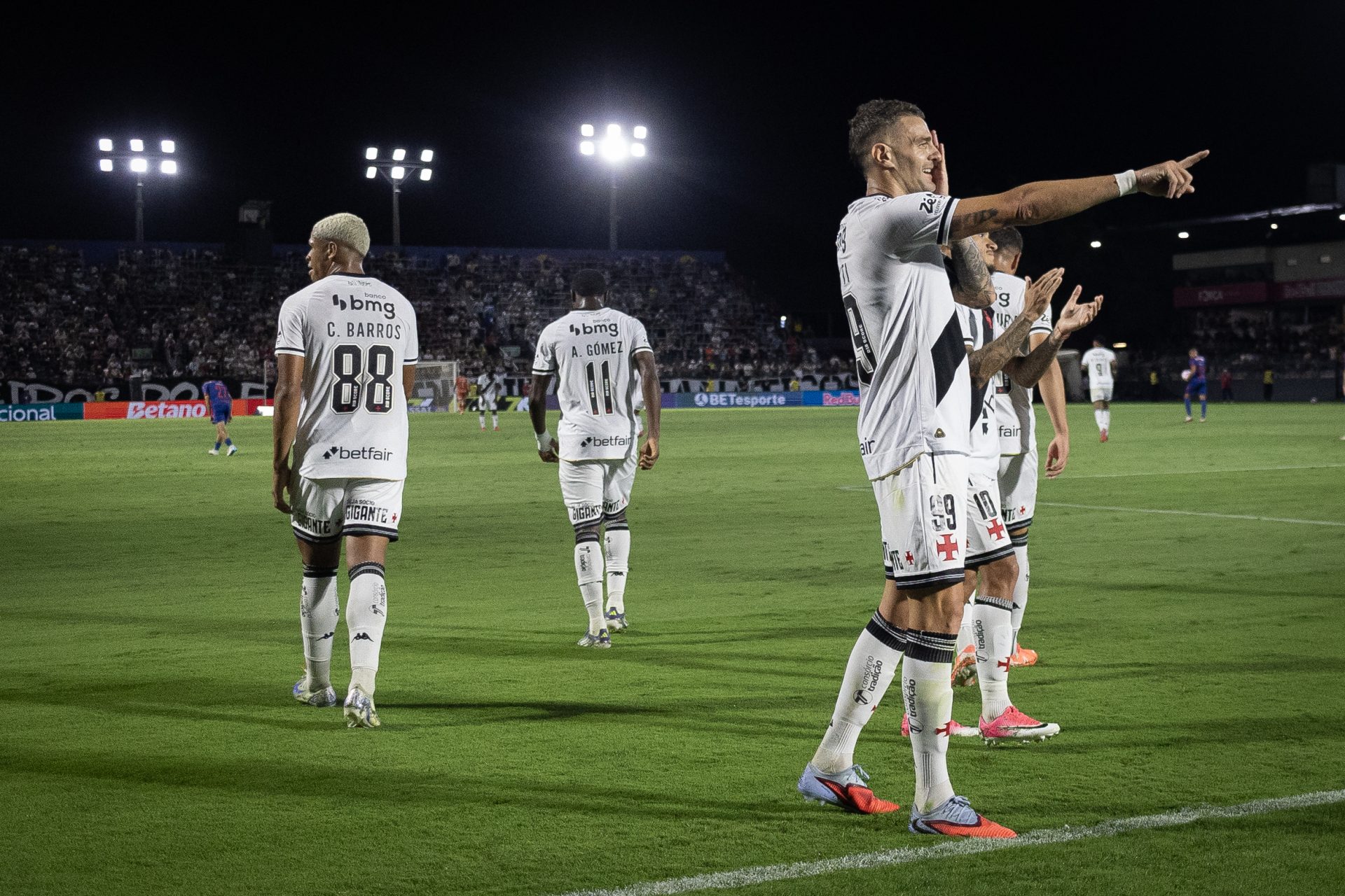 Vasco da Gama enfrenta o Olimpia em São Januário pela Copa Sul-Americana.