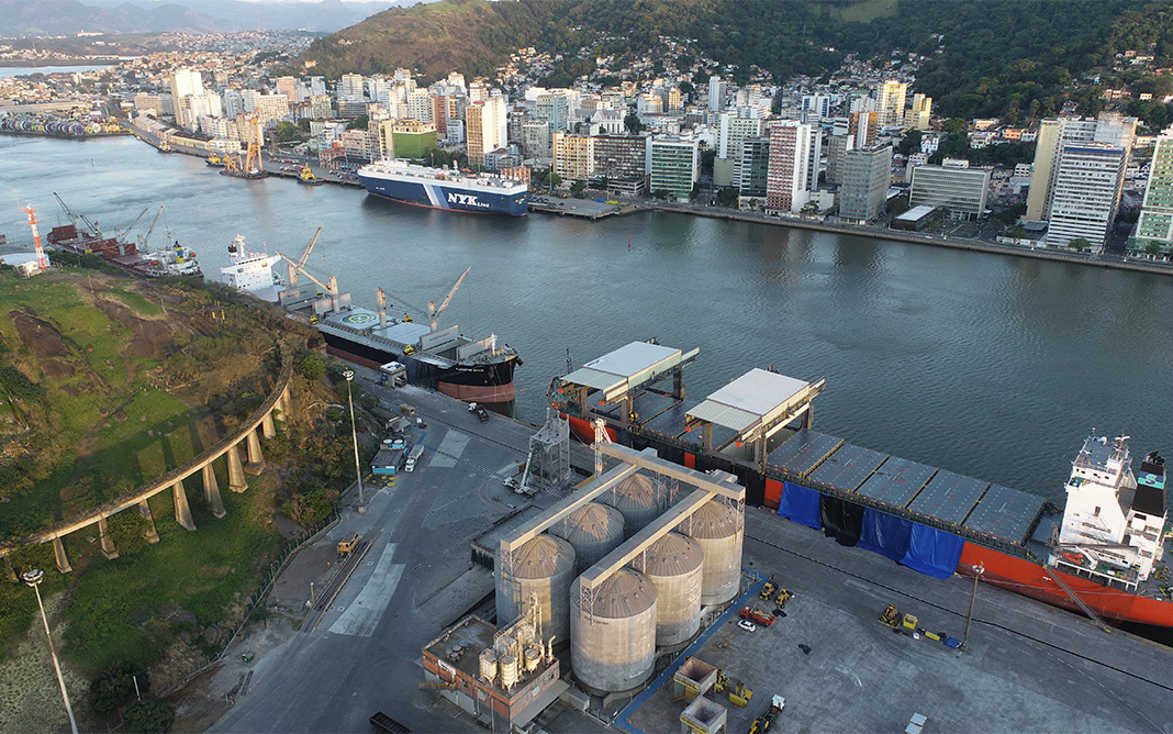 Vports, VLI e Multilift investiram na interligação de modais no Complexo Portuário de Vitória. Foto