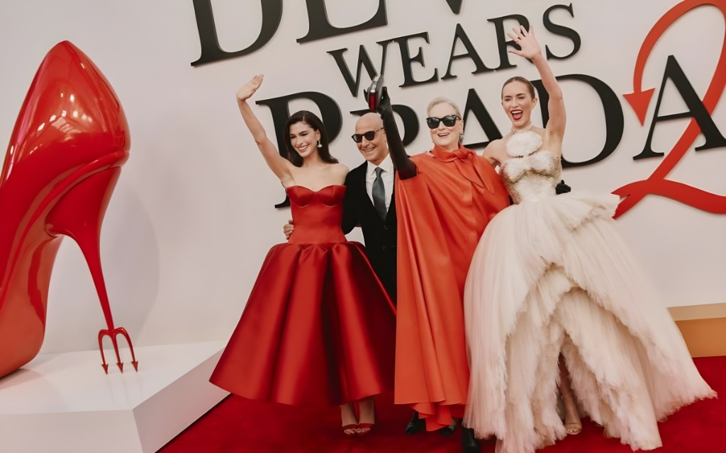 Filme O Diabo Veste Prada 2 conquista bilheteira com nostalgia e elenco icônico.
