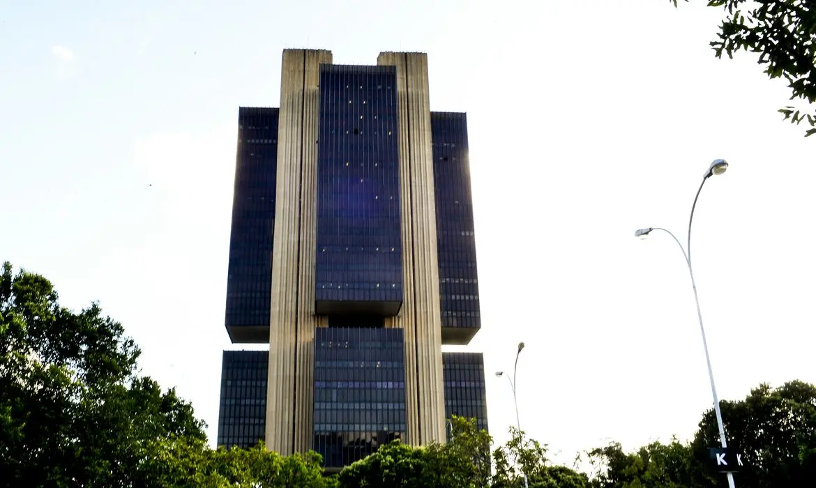 Comitê de Política Monetária do Banco Central discute inflação e tensões no Oriente Médio.