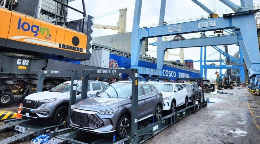 Crescimento nas vendas de veículos no Brasil em abril de 2023, com destaque para IPI reduzido.
