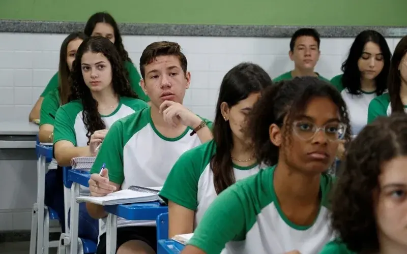 Executivos e estudantes se reúnem para discutir carreira e futuro do trabalho.