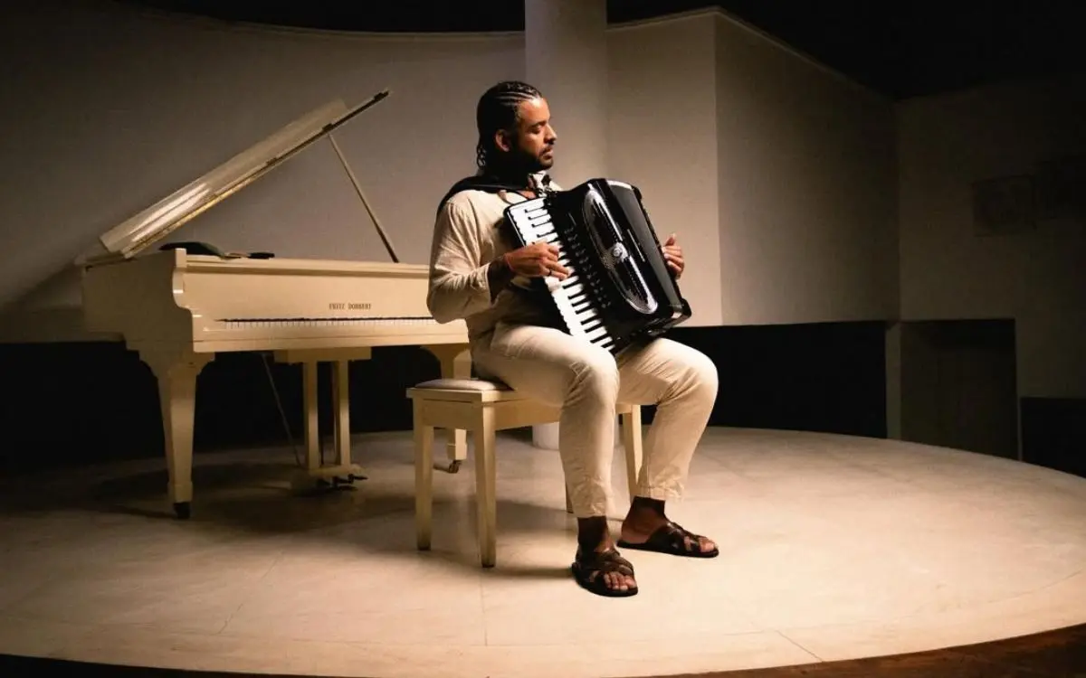 Mestrinho se apresenta na Semana S do Comércio com show gratuito em Vitória, levando ao público um repertório que mistura forró, MPB e sonoridades contemporâneas.