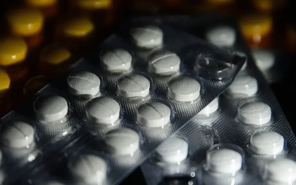 Bactéria Pseudomonas aeruginosa detectada em produtos da Ypê, risco para imunocomprometidos.