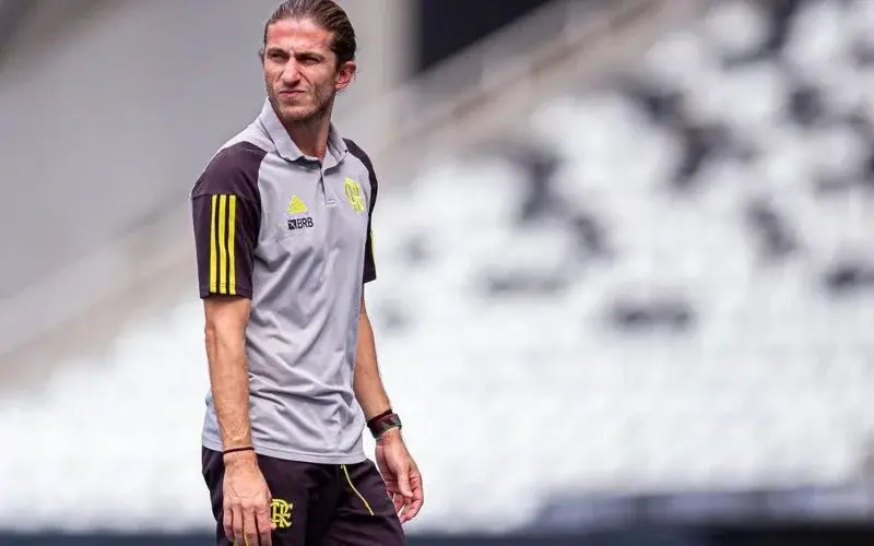 Filipe Luís, ex-jogador do Chelsea, é considerado para ser o novo técnico do clube.