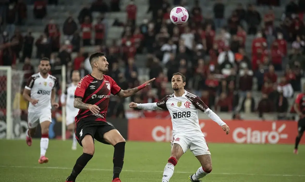 Partidas de futebol do Brasileirão, Premier League e La Liga no domingo, 17 de maio.