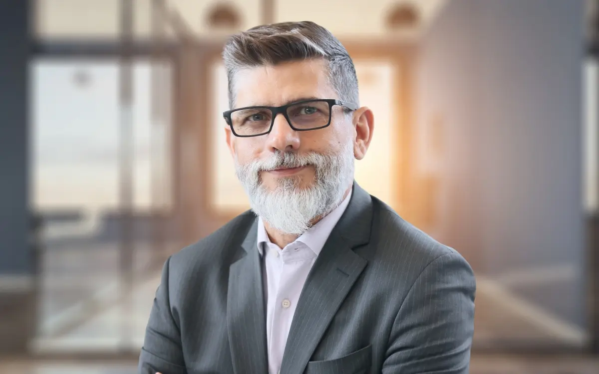 Diretor-geral da Findes, Roberto Campos de Lima, fala sobre como a entidade tem se antecipado aos impactos da Inteligência Artificial na indústria