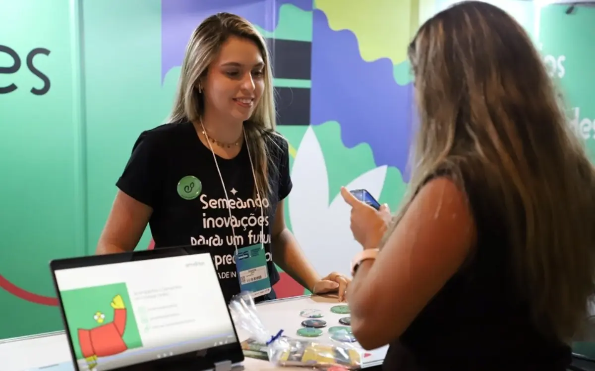 Evento em Alegre reúne estudantes e startups para debater inovação e tecnologia.