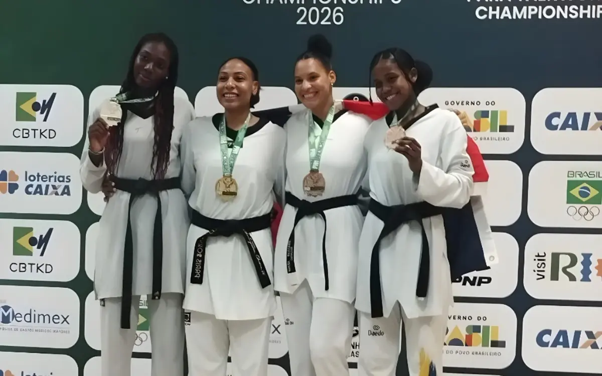 Atletas do Espírito Santo celebram conquistas no Pan-Americano de Taekwondo no Rio de Janeiro.