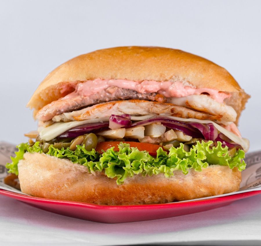 A diversidade é o grande destaque do Circuito Burger, com opções que vão do clássico hambúrguer de bairro a versões autorais com frango, peixe e alternativas vegetarianas. Foto: divulgação A diversidade é o grande destaque do Circuito Burger, com opções que vão do clássico hambúrguer de bairro a versões autorais com frango, peixe e alternativas vegetarianas. Foto: divulgação