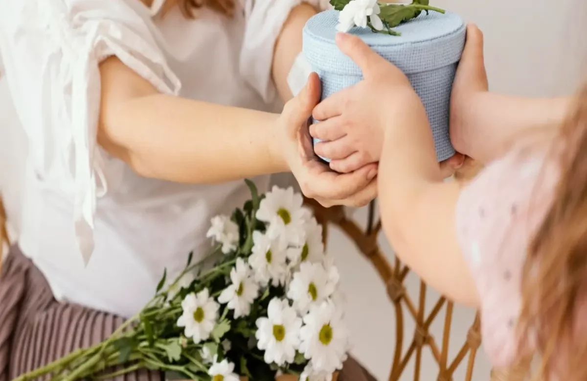Levantamento do Procon-ES sobre preços de presentes para o Dia das Mães no Espírito Santo.