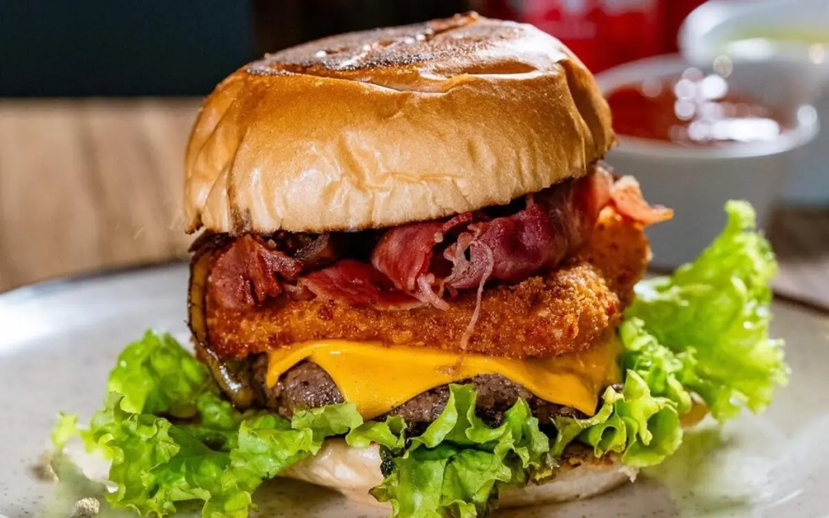 Cinco opções de restaurantes no Espírito Santo para o Dia Mundial do Hambúrguer.