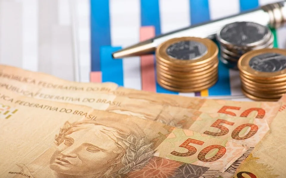 A falta de planejamento financeiro e de educação financeira também colaboram para o aumento do endividamento. Foto: Freepik