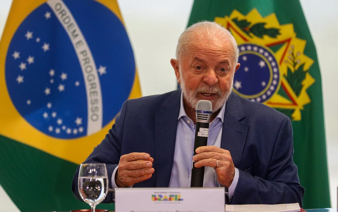 Levantamento revela empate técnico entre Lula e Flávio Bolsonaro na corrida presidencial.