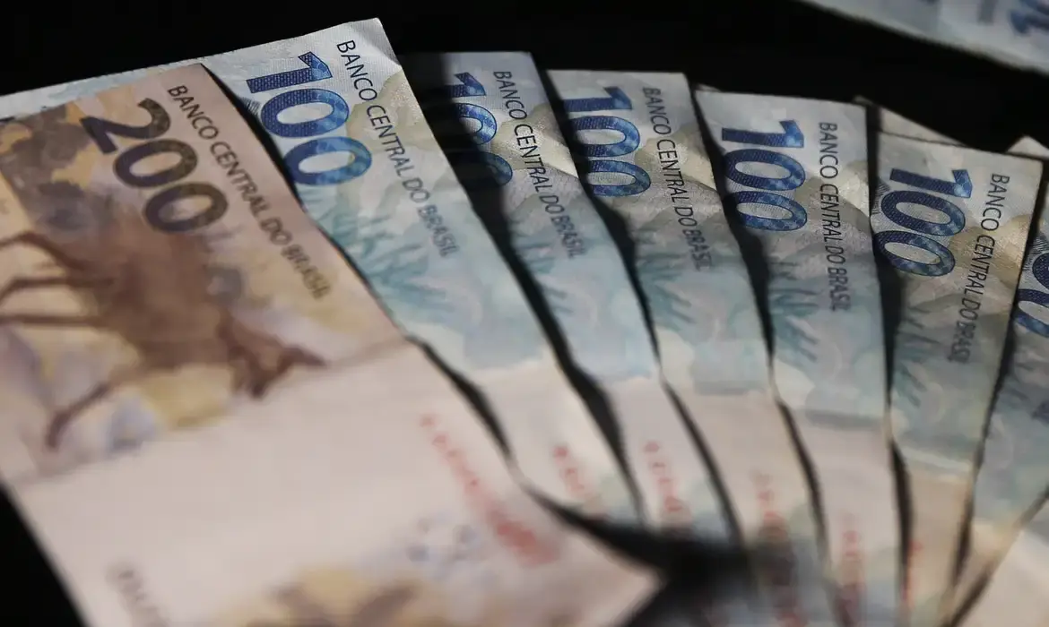 Governo Central apresenta superávit primário de R$ 25,2 bilhões em abril de 2024.