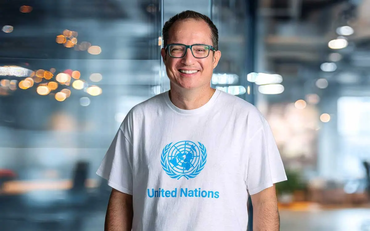Marcel Carone é empreendedor social e Embaixador da Inclusão reconhecido internacionalmente pelas Nações Unidas. Atua na construção de políticas públicas inclusivas, no fortalecimento do Terceiro Setor e em causas como o combate à subnutrição infantil e à violência contra a mulher