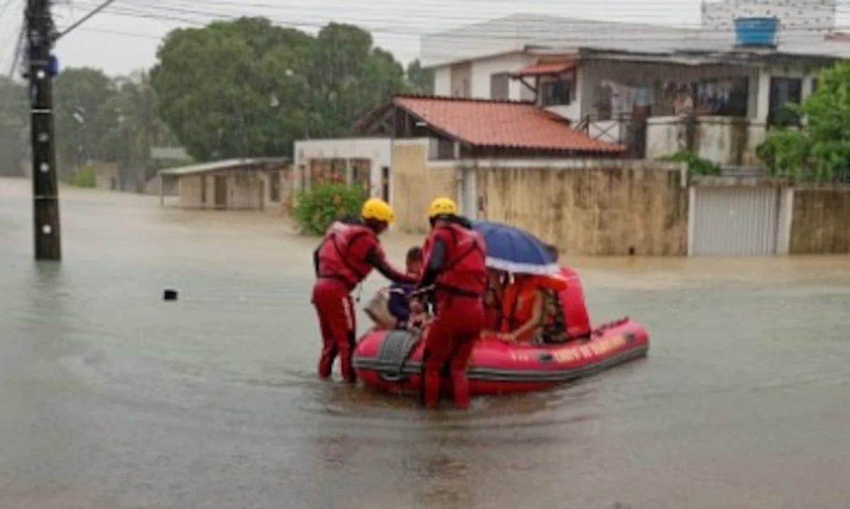 Inmet emite novo alerta após chuvas deixarem mais de 2 mil fora de casa no Nordeste; sete morreram - Estadão