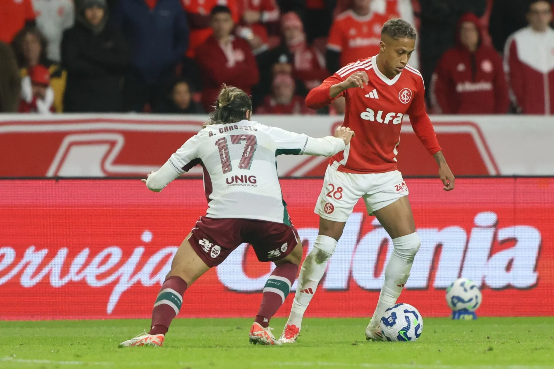 Internacional e Fluminense se enfrentam no Beira-Rio pelo Campeonato Brasileiro.