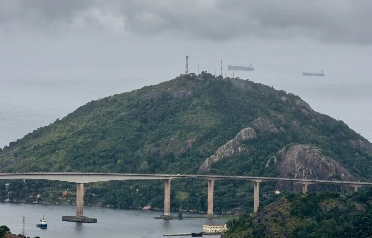 Céu nublado e instável no Espírito Santo com previsão de chuvas rápidas.