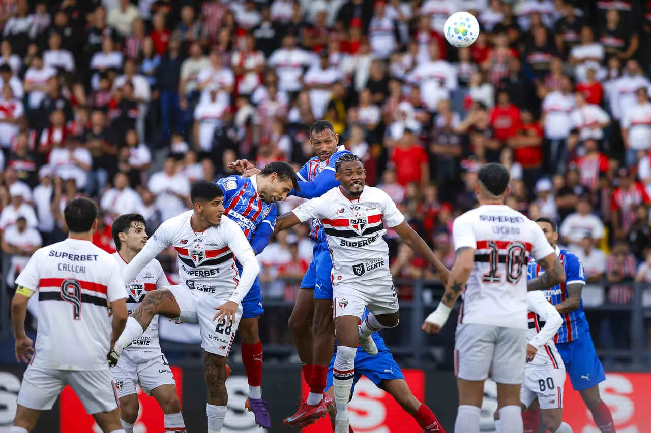 São Paulo e Bahia empatam em partida do Campeonato Brasileiro em Bragança Paulista.