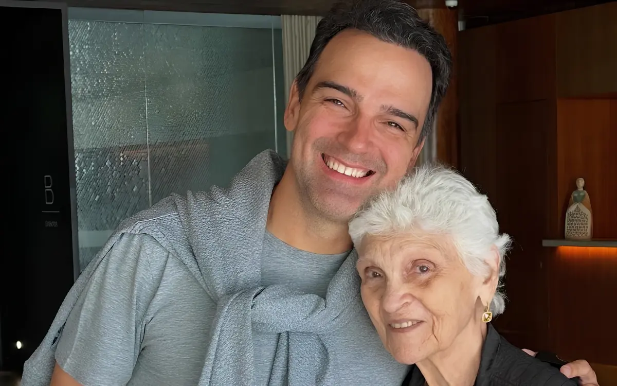 Tadeu Schmidt compartilha homenagem à mãe, Janira, que faleceu aos 92 anos.