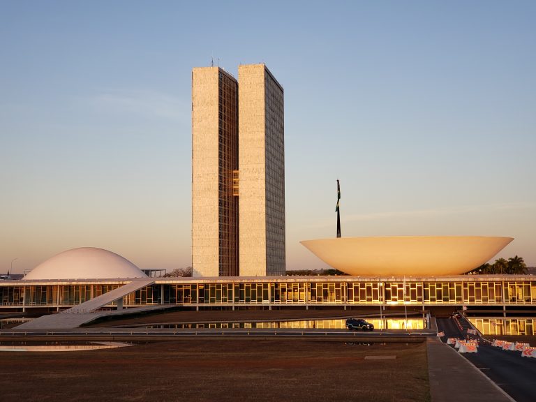 Articulações para 2026 movimentam lideranças e podem redefinir a representação capixaba no Congresso Nacional.