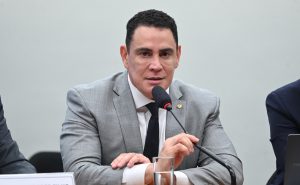 Redução da maioridade penal avança na Câmara Favorável à proposta, o deputado federal Da Vitória (PP-ES) defendeu a responsabilização de adolescentes envolvidos em crimes graves.