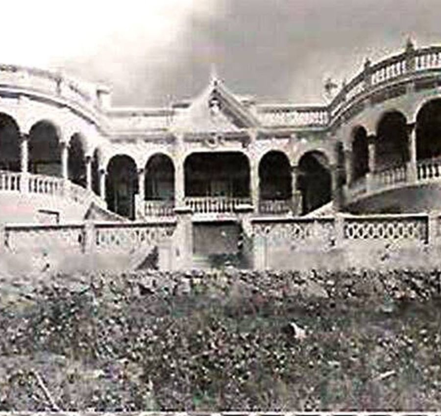 Palácio das Águias: a história por trás das ruínas Antigo Palácio das Águias ou Palácio Nestor Gomes, na Ladeira Santa Clara. Década de 1920. Foto: Arquivo Público Municipal
