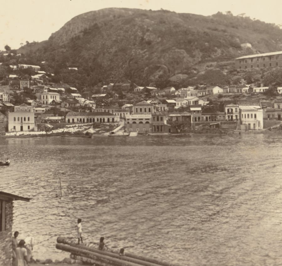 Palácio das Águias: a história por trás das ruínas No alto, à direita, Palácio das Águias e Caixa D´água no Morro Santa Clara. Década de 1920. Foto: Arquivo Público Municipal