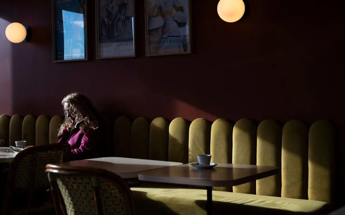 “A Moça da Jaqueta Rosa”, do fotógrafo capixaba Gabriel Lordello, integra a exposição internacional “Hopper Happens”, em Nyack (EUA)