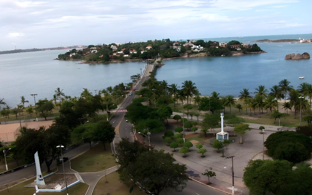 Trânsito na Avenida Saturnino de Brito será alterado a partir de domingo (7), na entrada da Ilha do Frade, por conta de obras de drenagem na região. Foto: Vilamir Azevedo / Wikimedia Commons