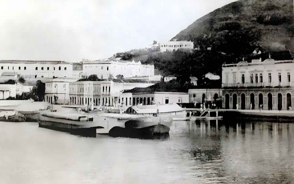 Vista do antigo Cais dos Padres. No alto, o Palácio das Águias. Década de 1920. Foto: Arquivo Público Municipal