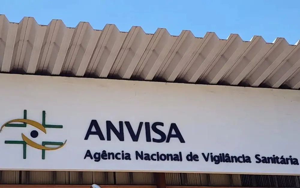 Anvisa proíbe suplemento Artro100 e lotes de creatina por irregularidades de segurança.